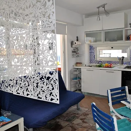 Flat For 3 Persons Near The 酒店