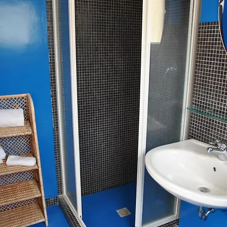 Flat For 3 Persons Near The 酒店