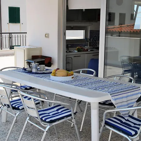 Flat For 3 Persons Near The 酒店 3*